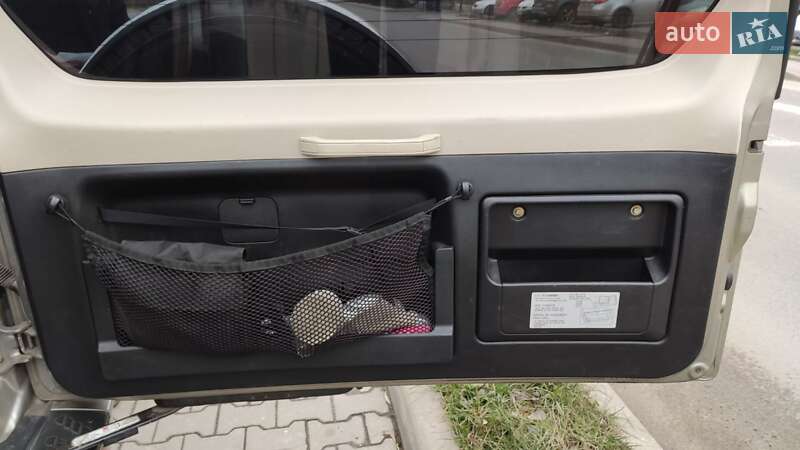 Позашляховик / Кросовер Mitsubishi Pajero Wagon 2006 в Шацьку