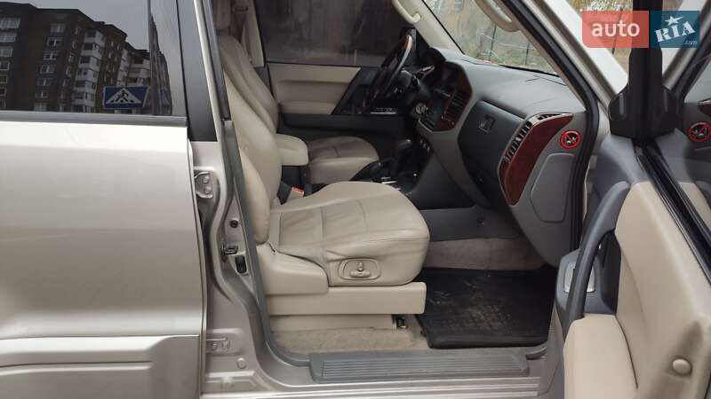 Позашляховик / Кросовер Mitsubishi Pajero Wagon 2006 в Шацьку