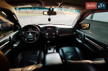 Внедорожник / Кроссовер Mitsubishi Pajero Wagon 2011 в 