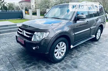 Mitsubishi Pajero Wagon 2011