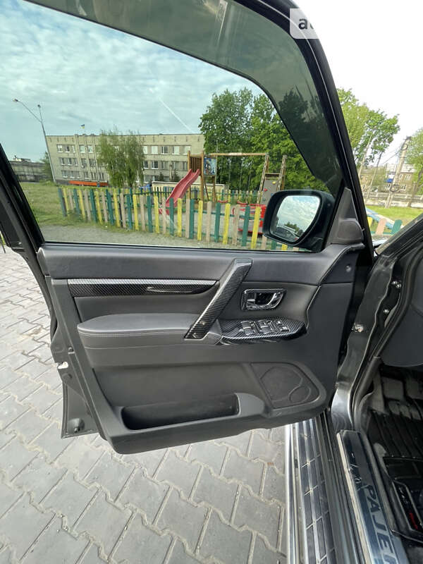 Позашляховик / Кросовер Mitsubishi Pajero Wagon 2013 в Дніпрі