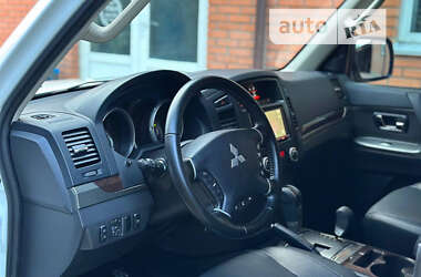 Внедорожник / Кроссовер Mitsubishi Pajero Wagon 2013 в 