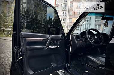 Внедорожник / Кроссовер Mitsubishi Pajero Wagon 2008 в 