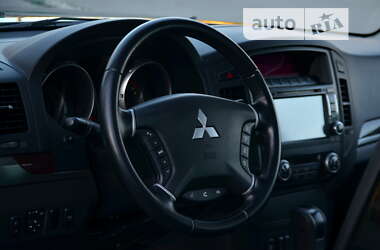 Позашляховик / Кросовер Mitsubishi Pajero Wagon 2013 в Дніпрі
