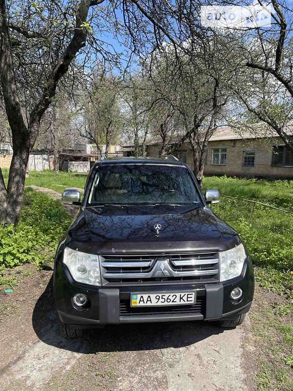 Внедорожник / Кроссовер Mitsubishi Pajero Wagon 2007 в 