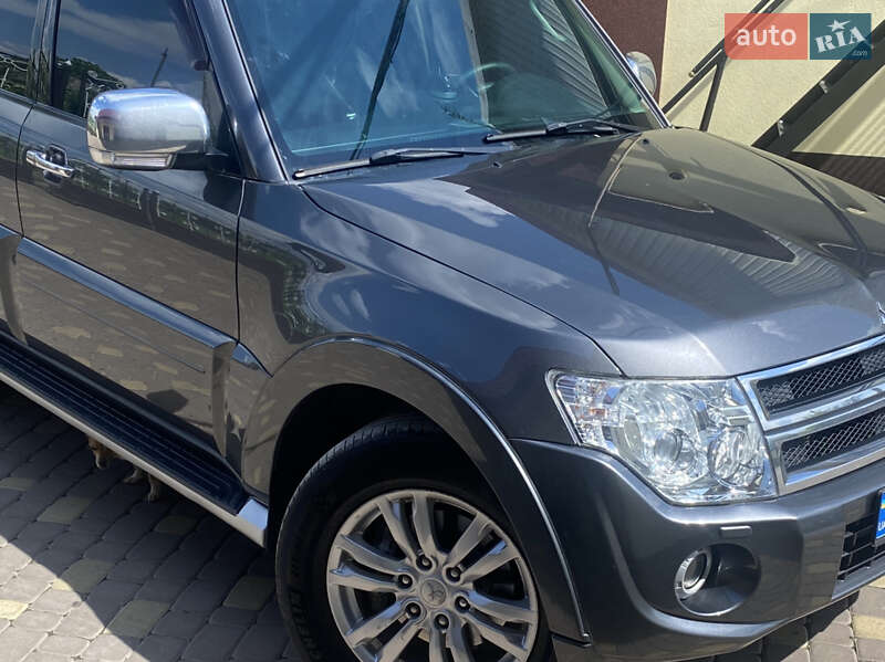 Позашляховик / Кросовер Mitsubishi Pajero Wagon 2014 в 