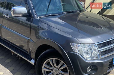 Позашляховик / Кросовер Mitsubishi Pajero Wagon 2014 в 