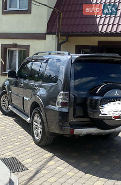 Позашляховик / Кросовер Mitsubishi Pajero Wagon 2014 в 