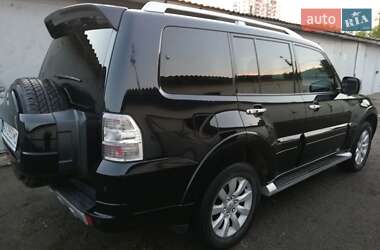 Внедорожник / Кроссовер Mitsubishi Pajero Wagon 2011 в 