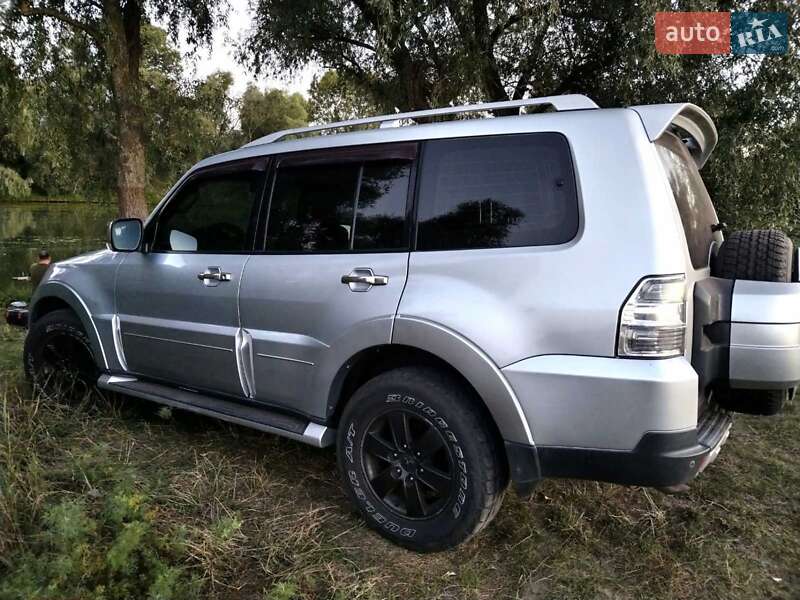 Позашляховик / Кросовер Mitsubishi Pajero Wagon 2008 в Києві