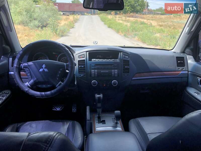 Позашляховик / Кросовер Mitsubishi Pajero Wagon 2010 в Новому Бузі