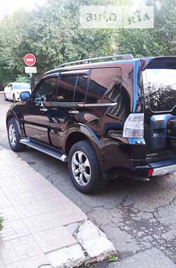 Внедорожник / Кроссовер Mitsubishi Pajero Wagon 2013 в Черновцах