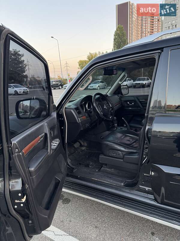 Внедорожник / Кроссовер Mitsubishi Pajero Wagon 2008 в Киеве