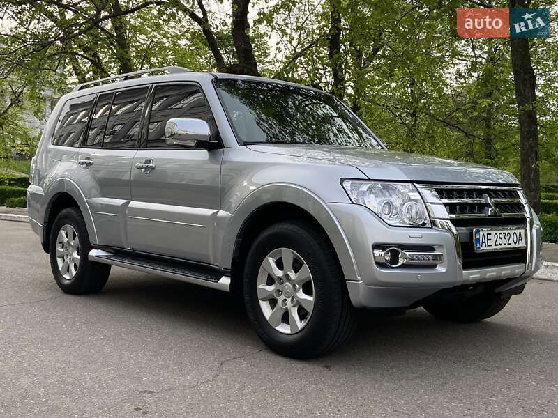 Mitsubishi Pajero Wagon 2015