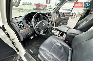 Внедорожник / Кроссовер Mitsubishi Pajero Wagon 2011 в 