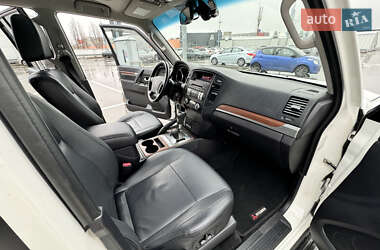 Внедорожник / Кроссовер Mitsubishi Pajero Wagon 2011 в 