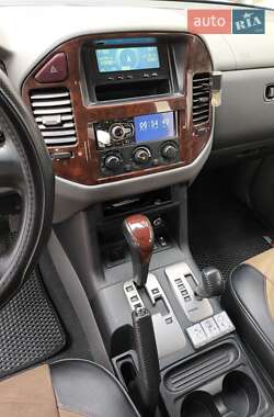 Внедорожник / Кроссовер Mitsubishi Pajero Wagon 2006 в 