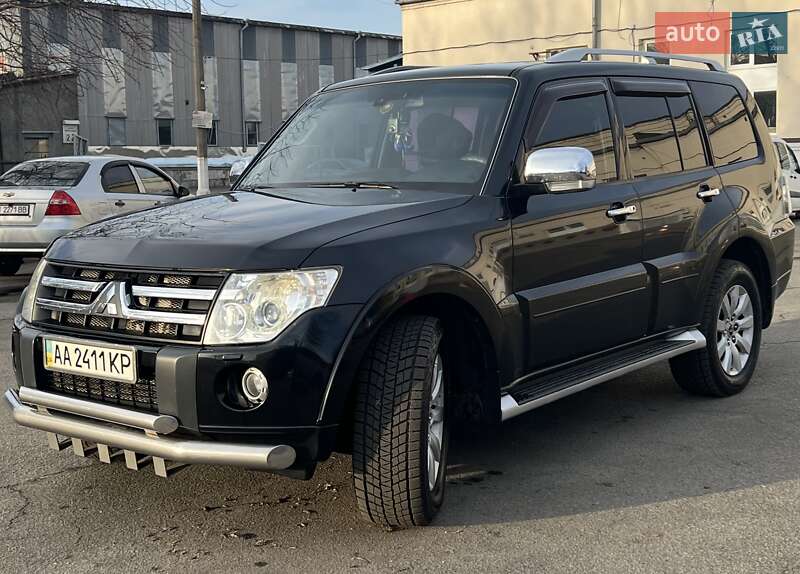 Внедорожник / Кроссовер Mitsubishi Pajero Wagon 2011 в Киеве