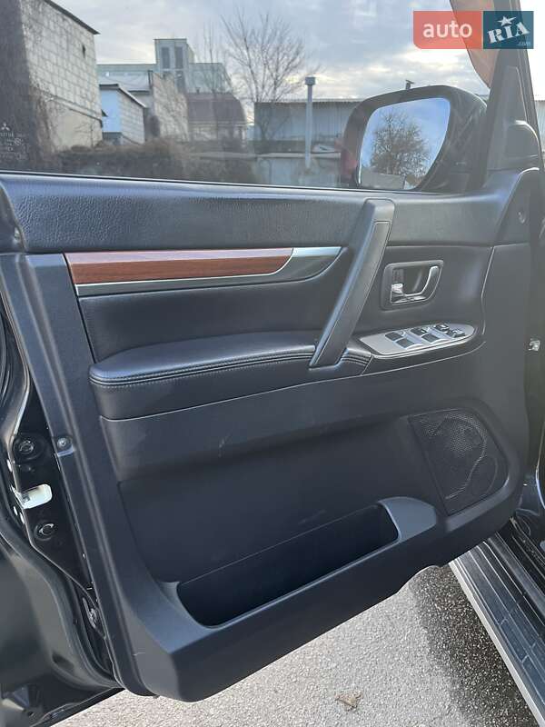 Внедорожник / Кроссовер Mitsubishi Pajero Wagon 2011 в Киеве