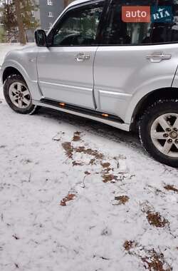 Внедорожник / Кроссовер Mitsubishi Pajero Wagon 2005 в 