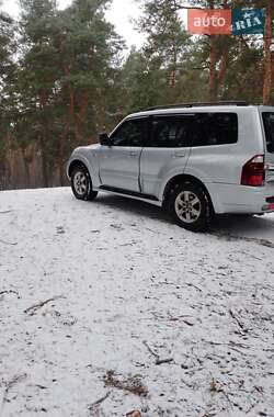 Внедорожник / Кроссовер Mitsubishi Pajero Wagon 2005 в 