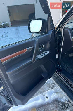 Внедорожник / Кроссовер Mitsubishi Pajero Wagon 2008 в 