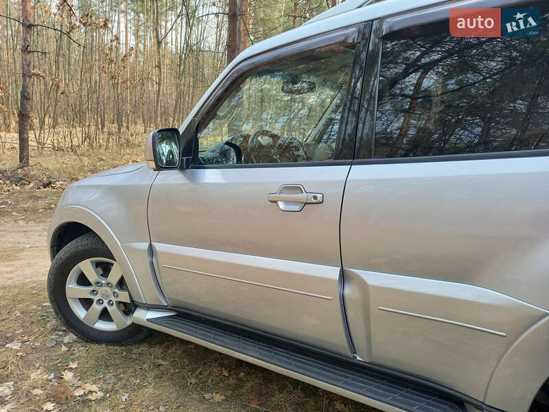 Внедорожник / Кроссовер Mitsubishi Pajero Wagon 2007 в 