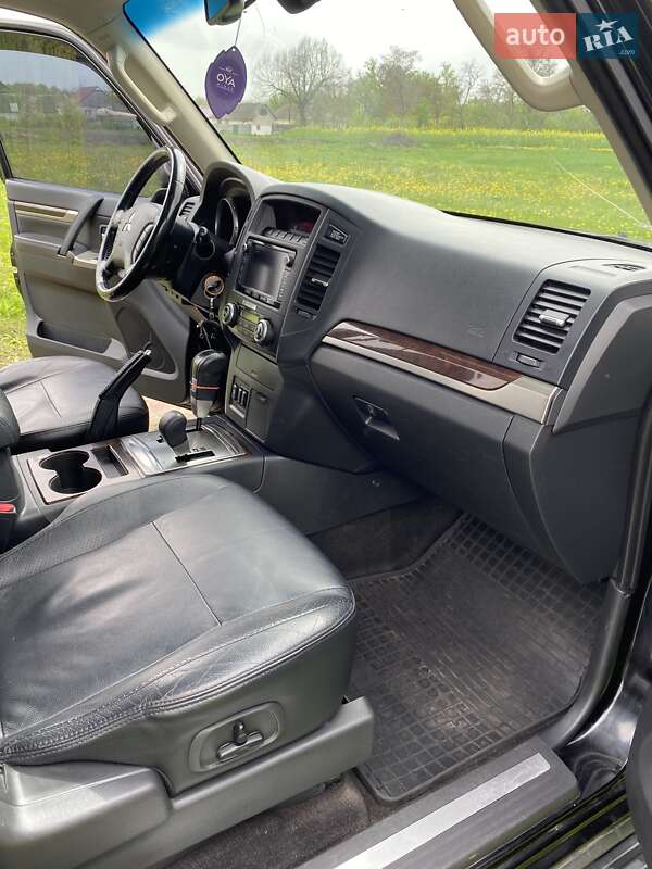Внедорожник / Кроссовер Mitsubishi Pajero Wagon 2014 в Харькове