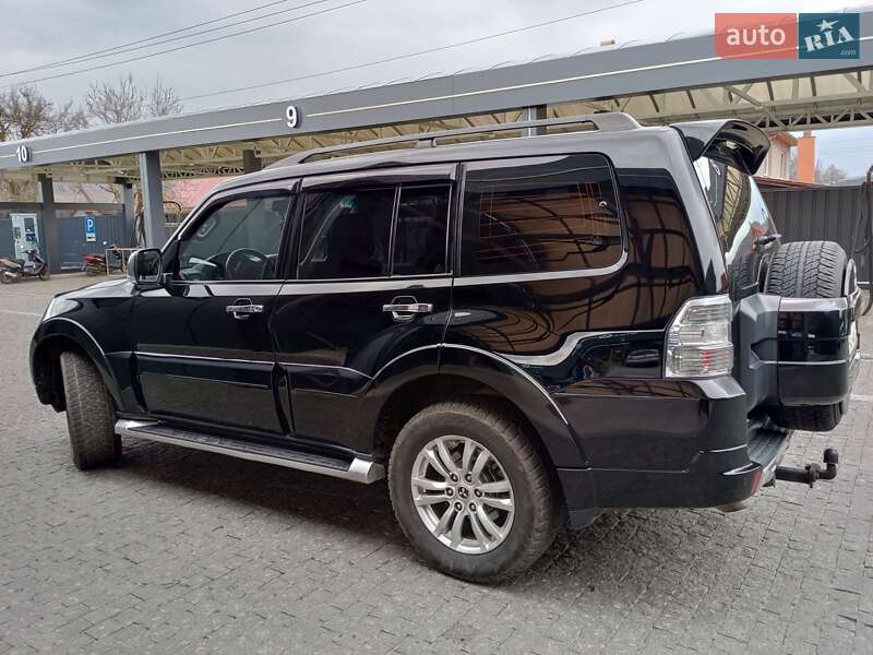 Mitsubishi Pajero Wagon 2012