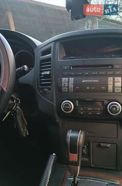 Внедорожник / Кроссовер Mitsubishi Pajero Wagon 2008 в 