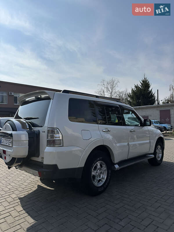 Внедорожник / Кроссовер Mitsubishi Pajero Wagon 2007 в 
