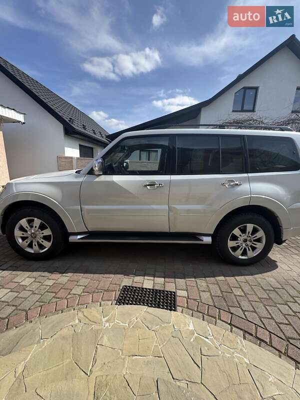 Позашляховик / Кросовер Mitsubishi Pajero Wagon 2014 в Шептицькому