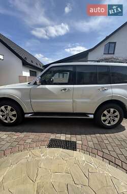 Внедорожник / Кроссовер Mitsubishi Pajero Wagon 2014 в 
