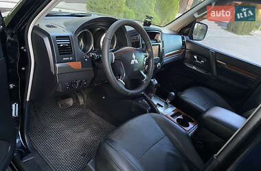 Внедорожник / Кроссовер Mitsubishi Pajero Wagon 2007 в 