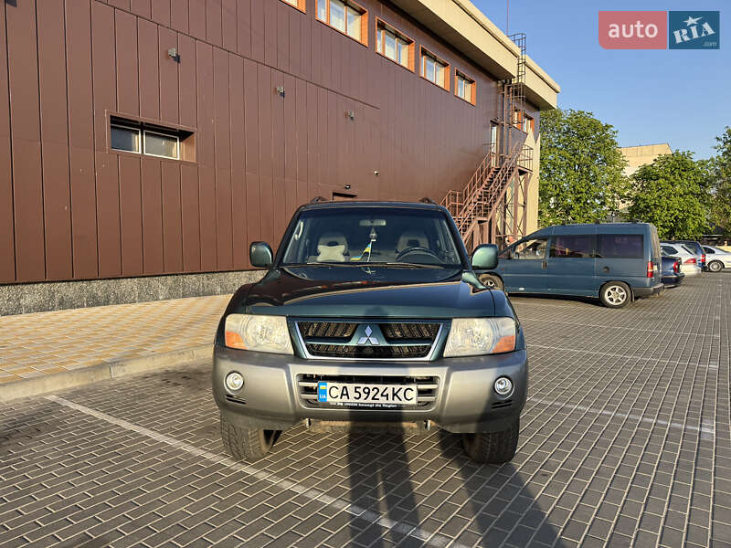 Внедорожник / Кроссовер Mitsubishi Pajero Wagon 2004 в 