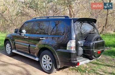 Внедорожник / Кроссовер Mitsubishi Pajero Wagon 2010 в 