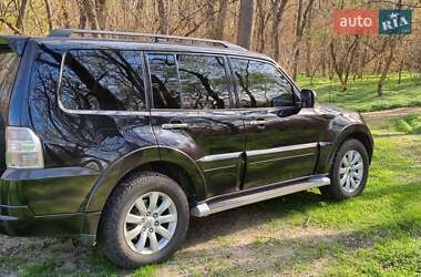 Внедорожник / Кроссовер Mitsubishi Pajero Wagon 2010 в 