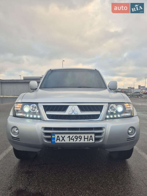 Позашляховик / Кросовер Mitsubishi Pajero Wagon 2006 в 