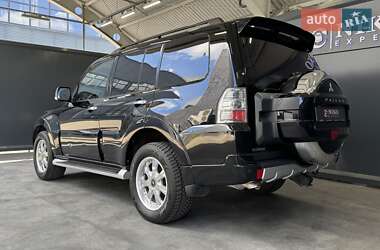 Внедорожник / Кроссовер Mitsubishi Pajero Wagon 2012 в 