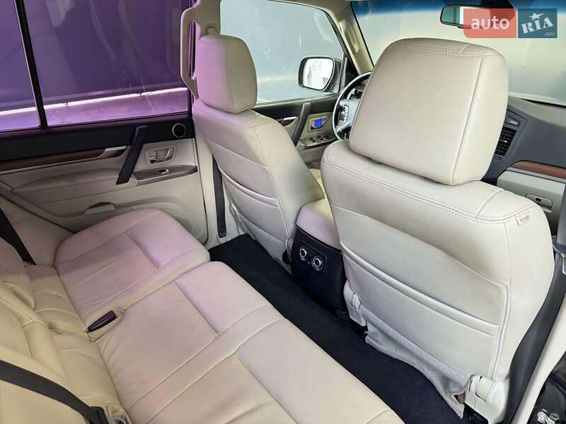 Внедорожник / Кроссовер Mitsubishi Pajero Wagon 2012 в Киеве
