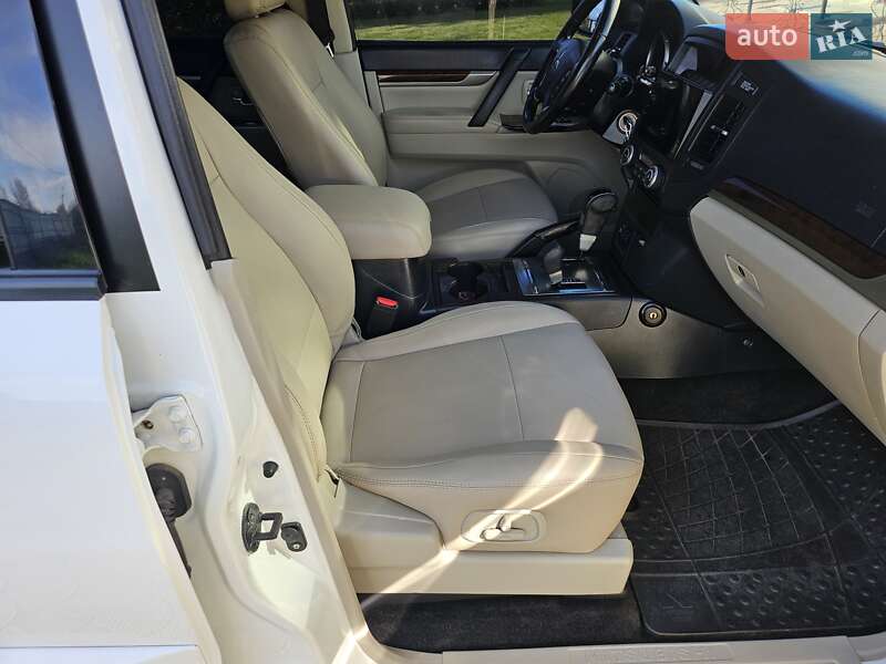 Позашляховик / Кросовер Mitsubishi Pajero Wagon 2013 в Перегінське