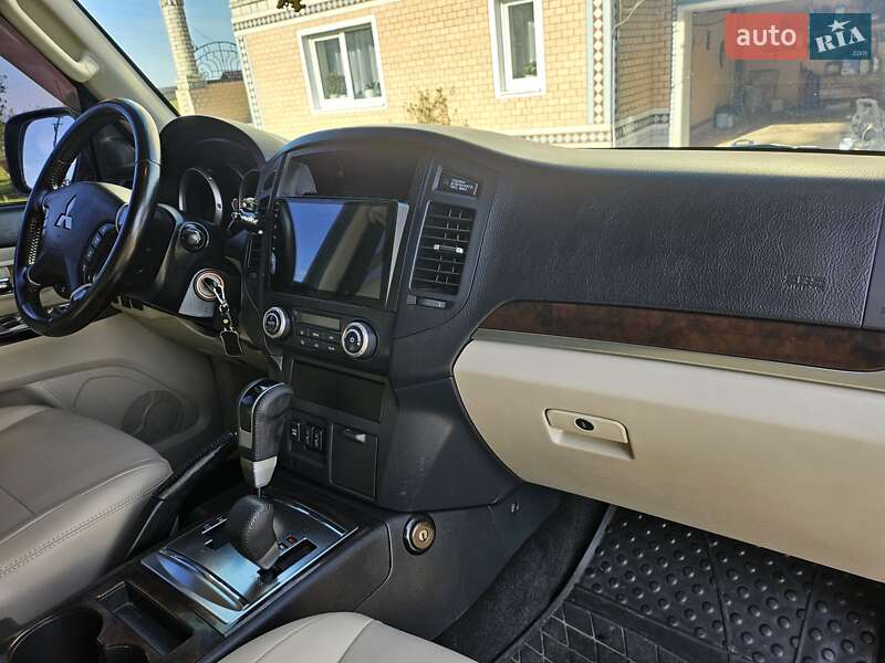 Позашляховик / Кросовер Mitsubishi Pajero Wagon 2013 в Перегінське