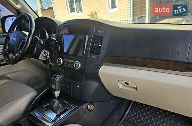 Внедорожник / Кроссовер Mitsubishi Pajero Wagon 2013 в 