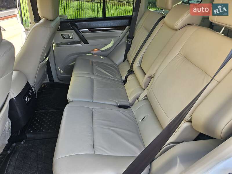 Позашляховик / Кросовер Mitsubishi Pajero Wagon 2013 в Перегінське