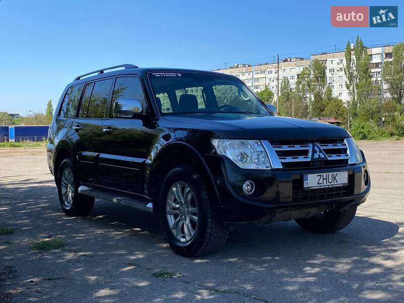 Позашляховик / Кросовер Mitsubishi Pajero Wagon 2012 в 