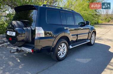 Позашляховик / Кросовер Mitsubishi Pajero Wagon 2012 в 