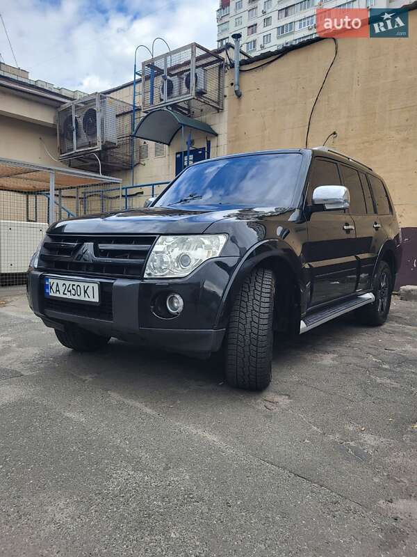 Внедорожник / Кроссовер Mitsubishi Pajero Wagon 2008 в 