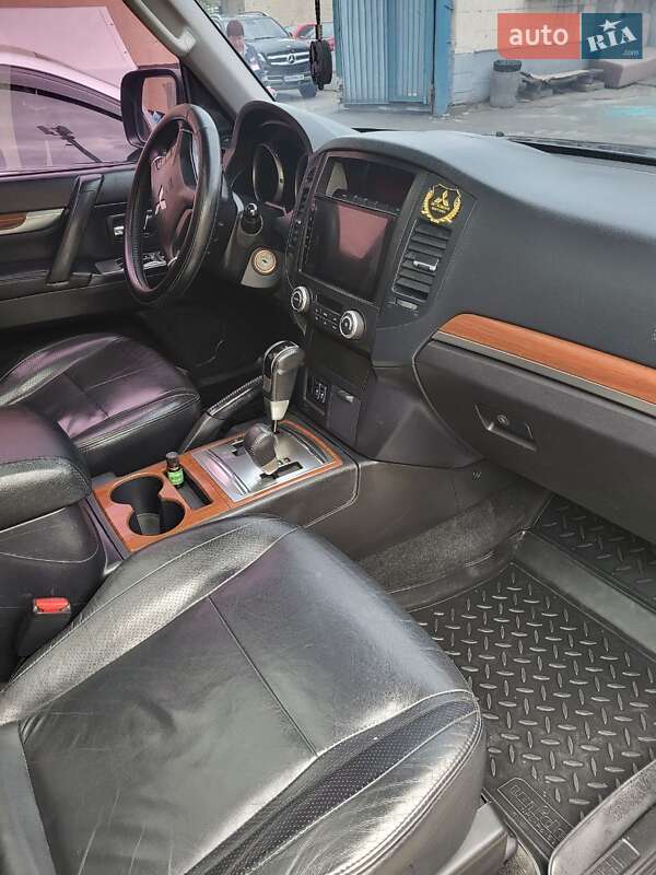 Позашляховик / Кросовер Mitsubishi Pajero Wagon 2008 в Києві