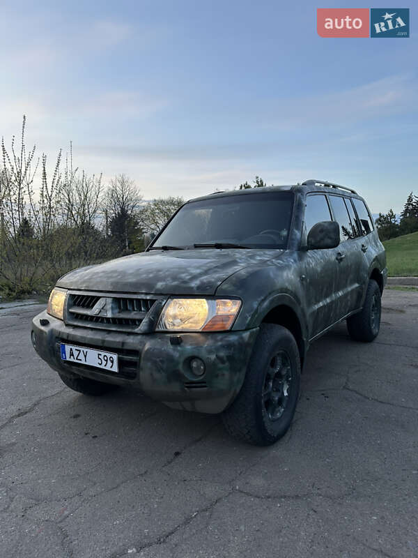 Позашляховик / Кросовер Mitsubishi Pajero Wagon 2004 в 
