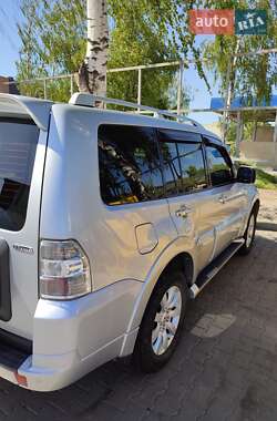 Позашляховик / Кросовер Mitsubishi Pajero Wagon 2011 в 
